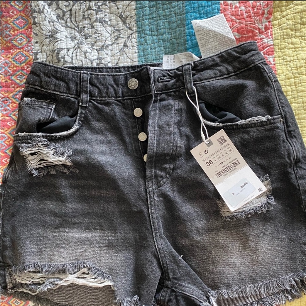 Zara high rise distressed jean shorts NWT